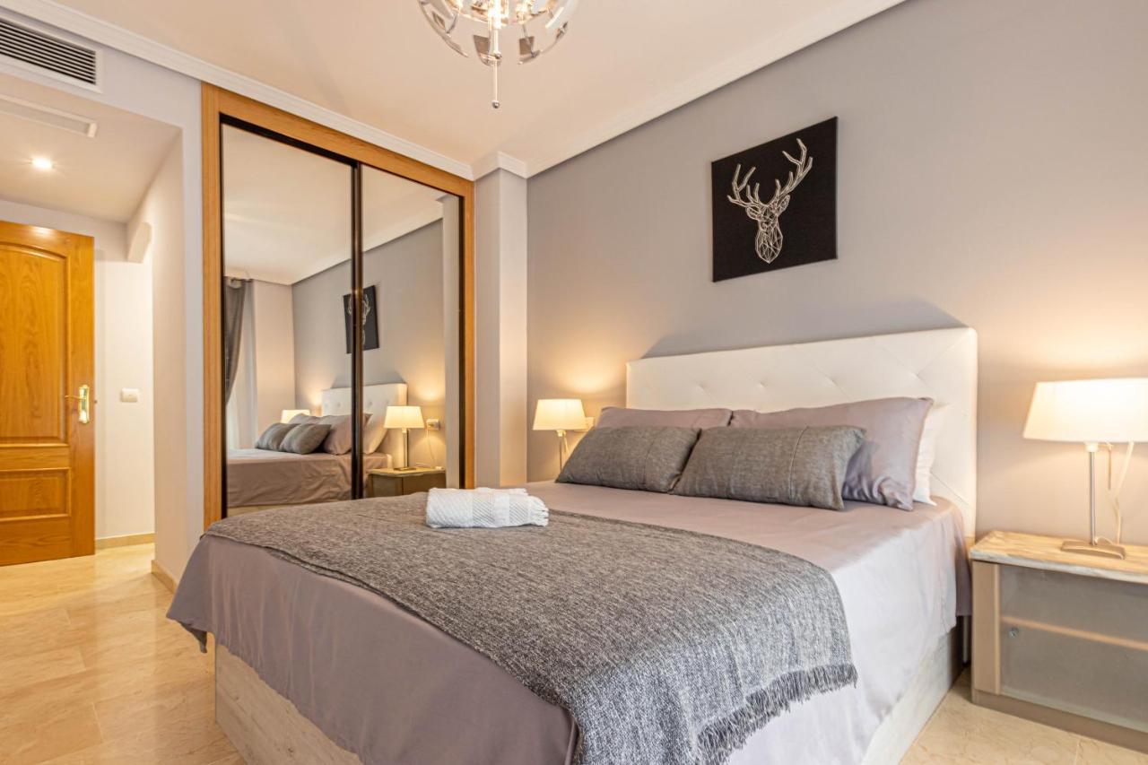 797 Holiday Rentals- Piso Con Amplia Terraza A Solo 1 Min De La Playa Benalmadena Ngoại thất bức ảnh